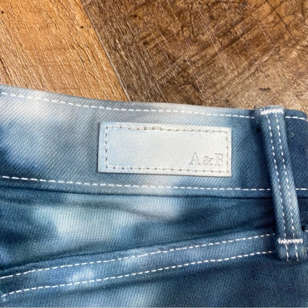 A&F Harper Low Rise Super Skinny Distressed Tie Dye Jean Shorts Size 24 / 00 - Picture 3 of 6